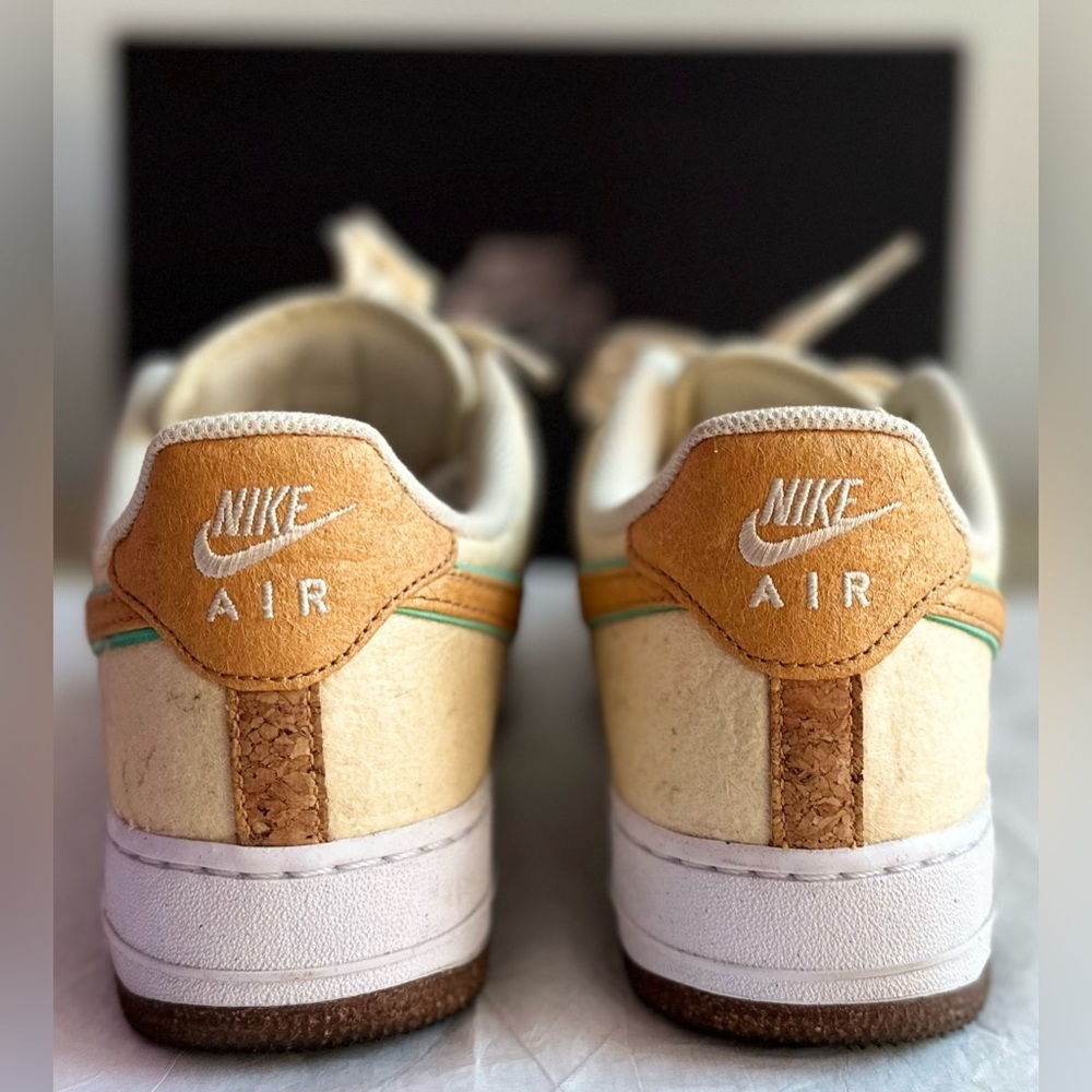 Nike Air Force 1 07 Premium - Picture 2 of 7